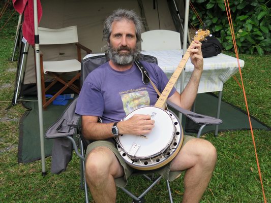 Warren & banjo at Cape Tribulation Camping